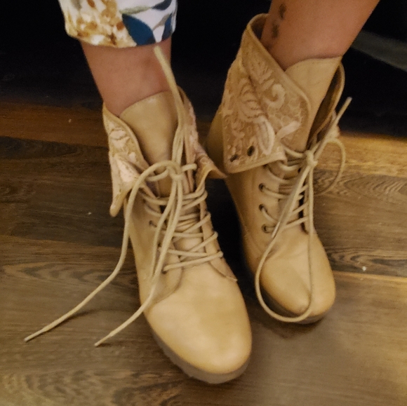 Shoes - Size 8, Tan folded boots, with lace.